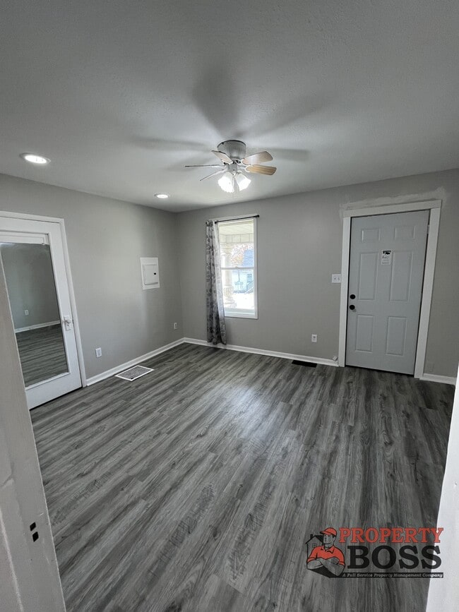Building Photo - 1701 Elston St