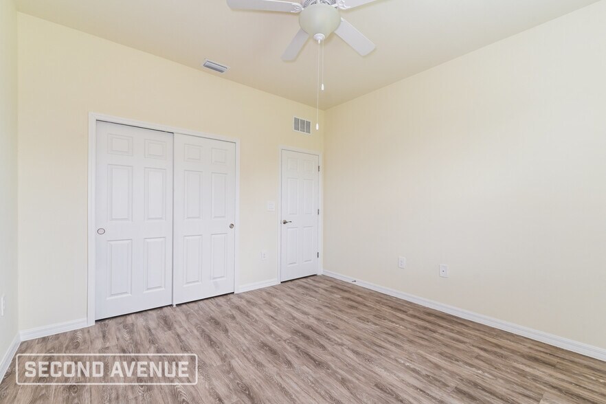 Building Photo - 2230 Jeannin Dr