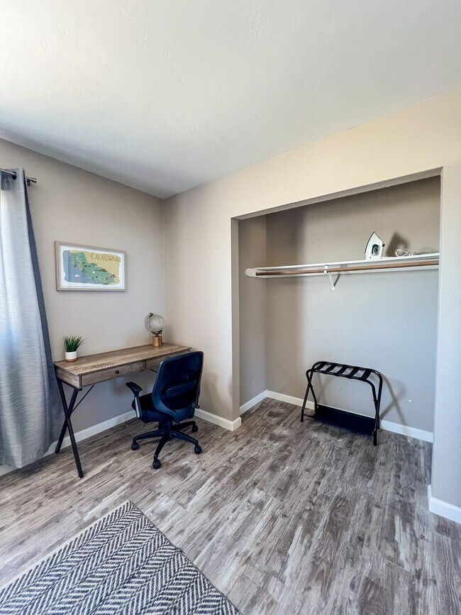 Building Photo - 60721 Alta Loma Dr
