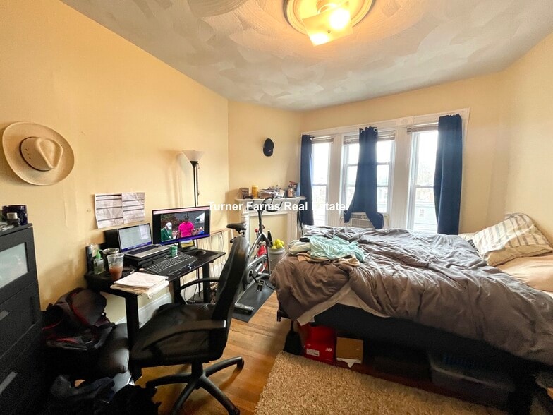 Building Photo - 59 Cedar St