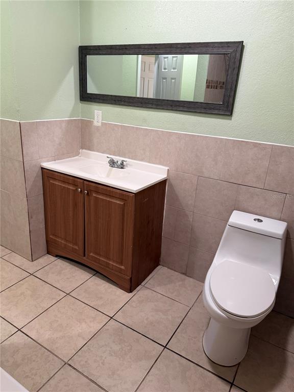 Building Photo - 720 Manor Dr