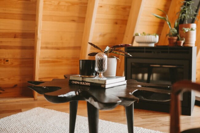 Building Photo - 503 NW D St