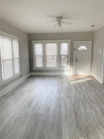 Building Photo - 520 E Day St