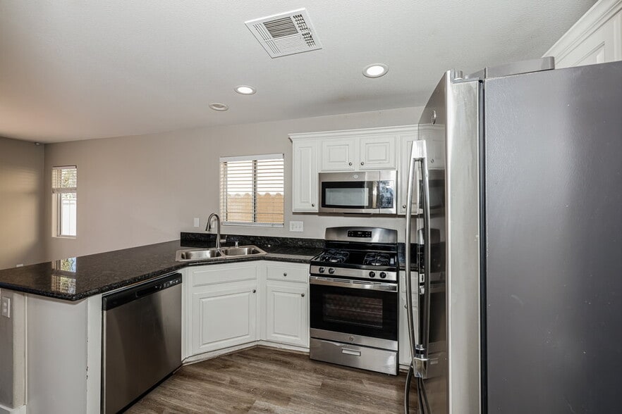 Building Photo - 6471 Brook Cottage Ln