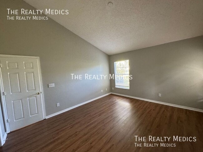 Building Photo - 1004 N Magee Creek Ct