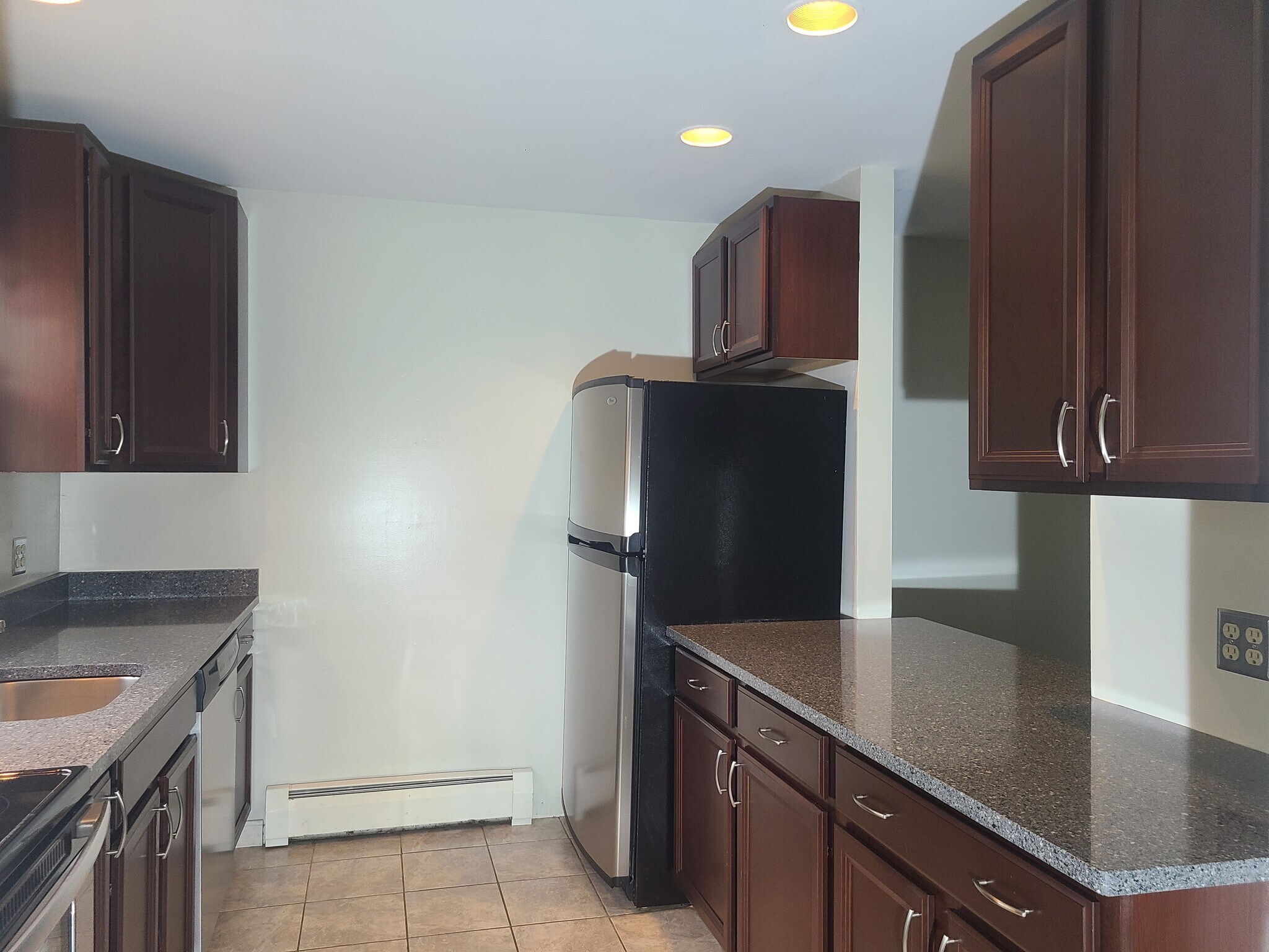 Building Photo - 1465 Hooksett Rd. Unit 123