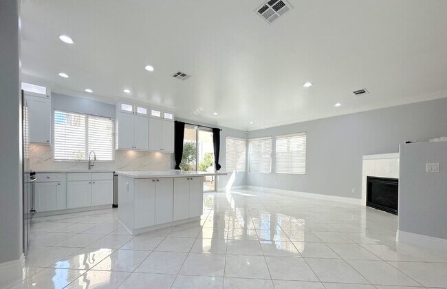 Building Photo - 12445 Sonoma Dr