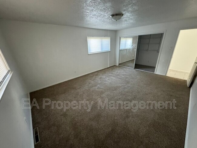 Building Photo - 10321 Santa Paula Ave NE