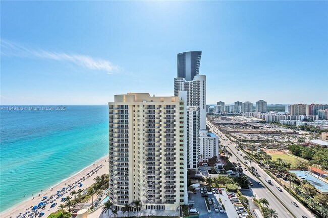 Building Photo - 17475 Collins Ave