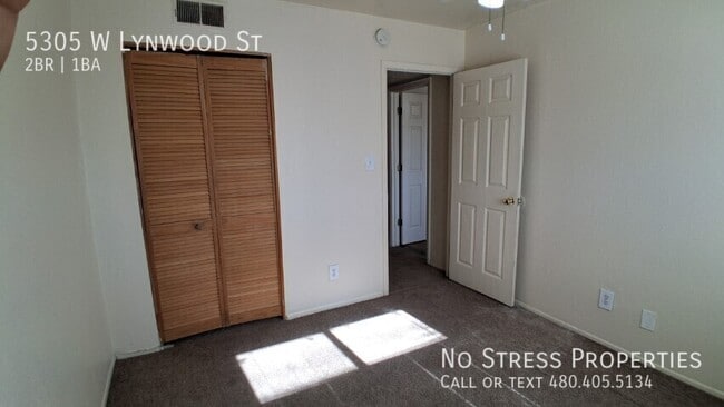 Building Photo - 5305 W Lynwood St