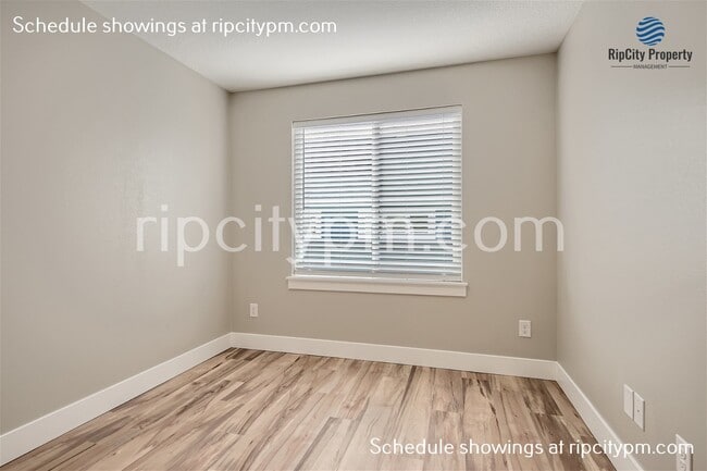 Building Photo - 6842 N Mears St