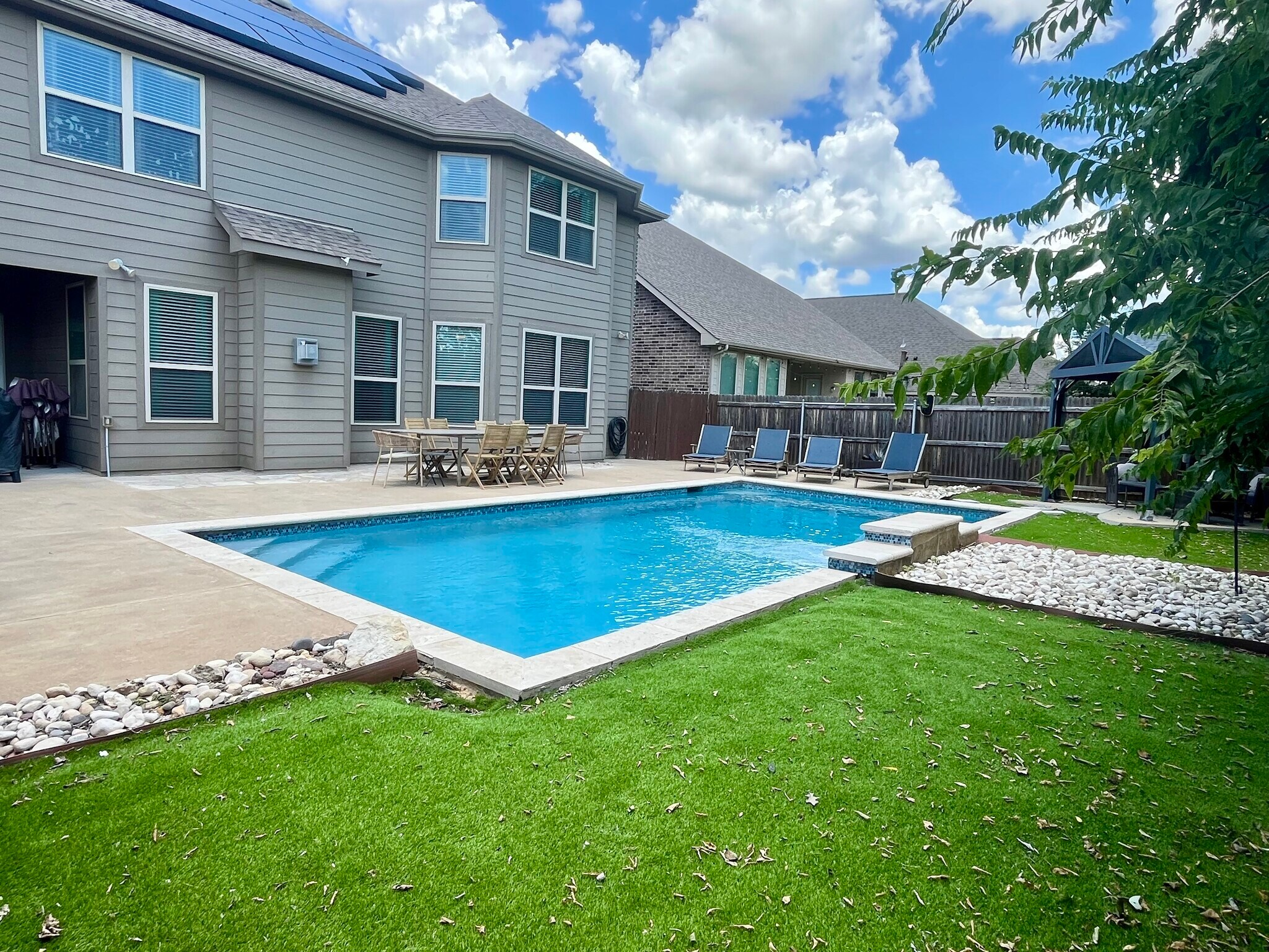 Building Photo - 2432 Whispering Pines Dr