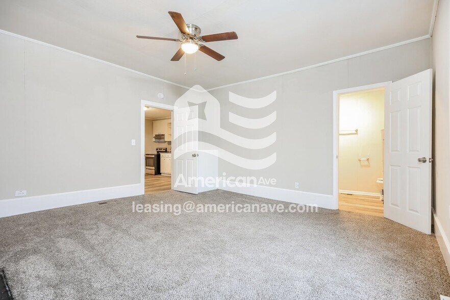 Building Photo - 2109 14th Ct