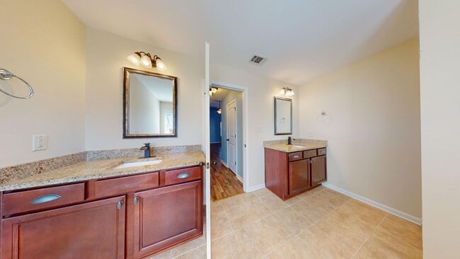 Building Photo - Nice 4 Bedroom Home in Solamere