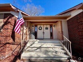 Building Photo - Beautiful Brick Ranch in the Stratford Cha...