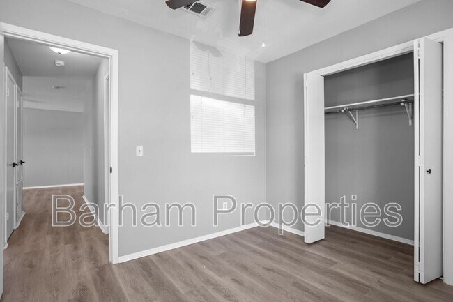 Building Photo - 112 El Camino W