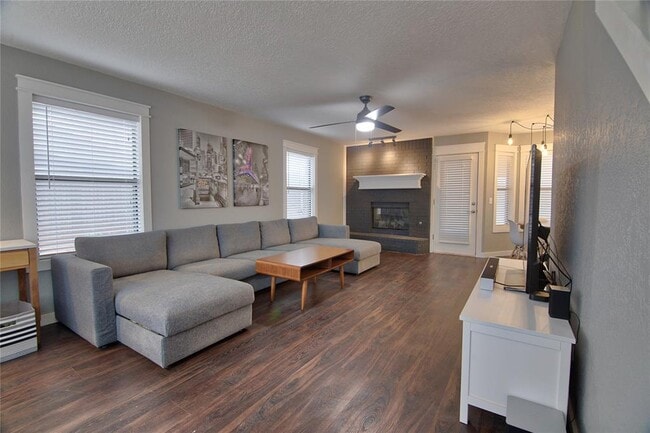 Building Photo - 2924 Canyon Oaks Ct