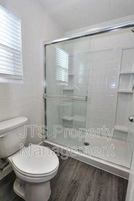Building Photo - 2097 Shady Tree Cir