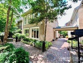 Building Photo - 4333 Embassy Park Dr NW