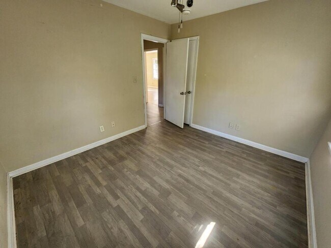 Building Photo - 1729 Capistrana Pl