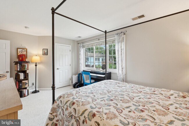 Building Photo - Welcome to this beautifully updated three ...