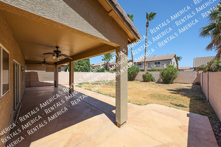 Building Photo - 14300 W Weldon Ave