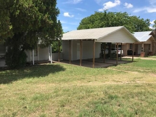Building Photo - Newly Remodeled off Sayles