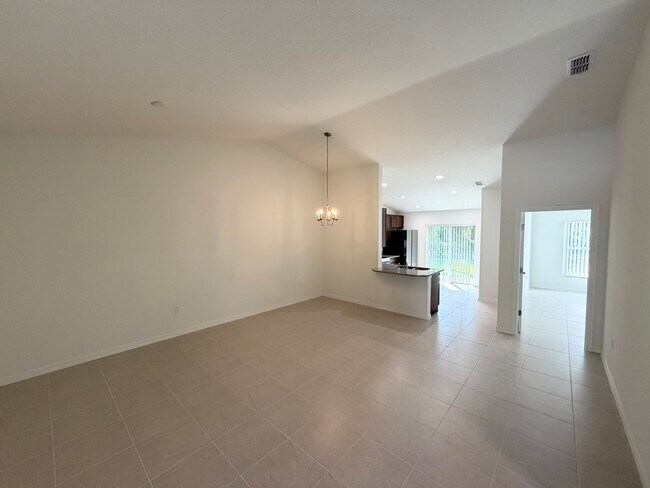 Building Photo - 2 Whee Pl