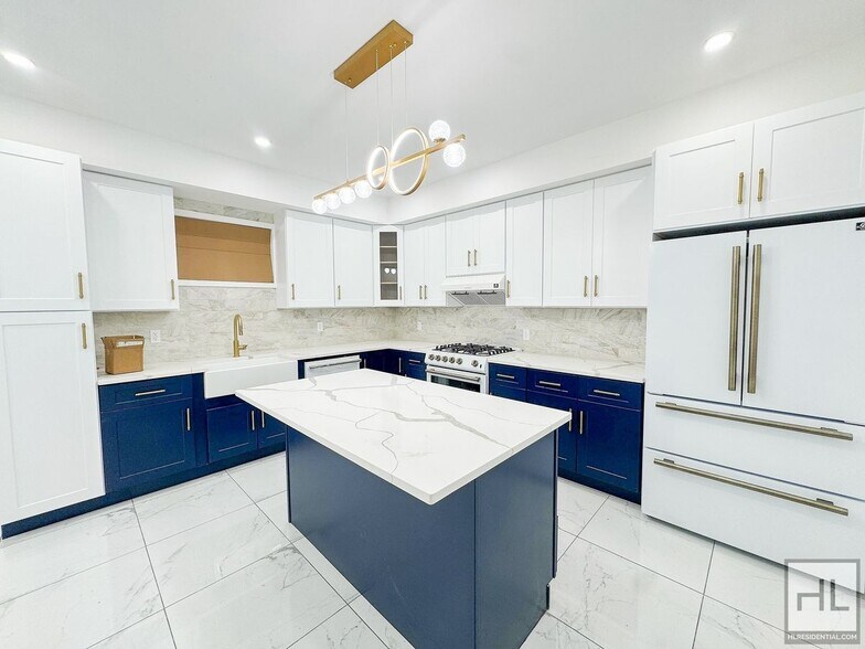 Building Photo - EAST 53 STREET