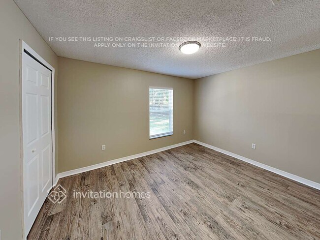 Building Photo - 2029 Needle Palm Dr