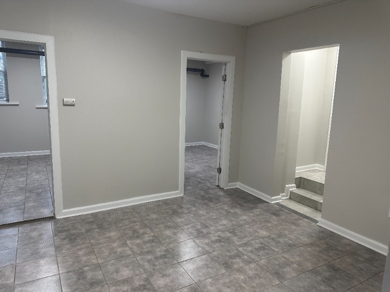 Building Photo - 9 Bentley Ave