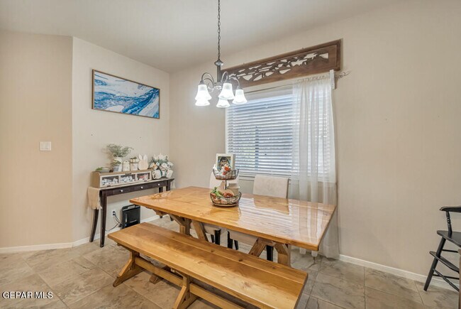 Building Photo - 12581 Blue Heron Dr