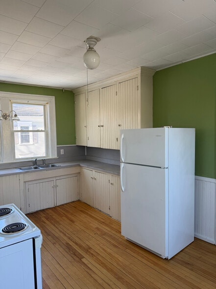 Building Photo - 198 Summer St