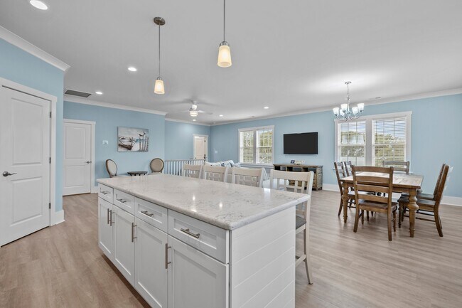 Building Photo - 5603 Sound Dr