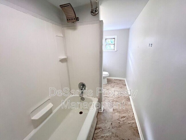 Building Photo - 210 18th St