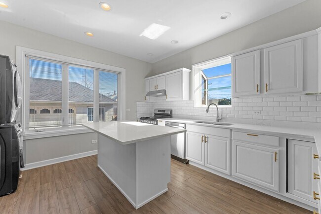 Building Photo - 5124 W Berenice Ave