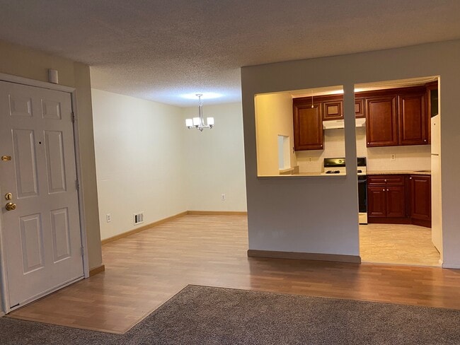 Building Photo - 312 Bromley Pl