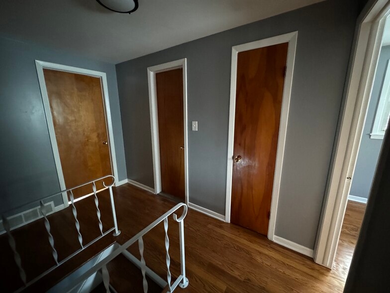 Upstairs hallway - 206 Longmeadow Dr