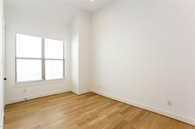 Building Photo - 3036 Truxillo St