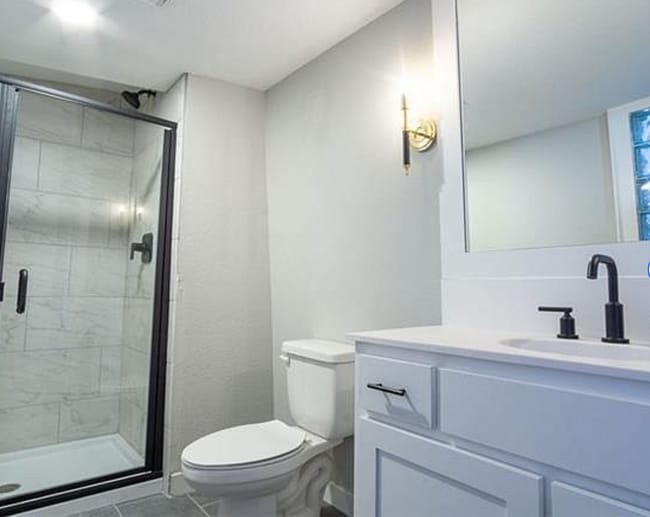 Building Photo - Fully Renovated Beauty in Pendleton Height...