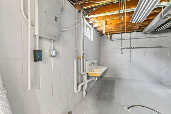 Building Photo - 7215 S 41st Ave