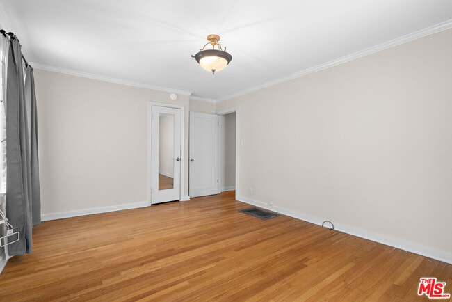 Building Photo - 830 N Orange Dr