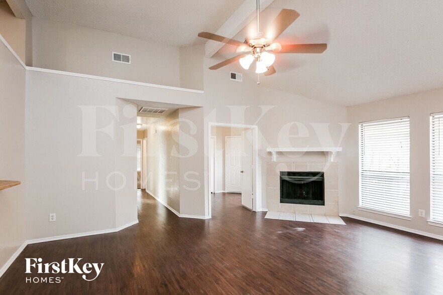 Building Photo - 2525 Butterfield Dr