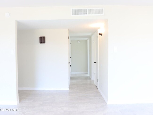 Building Photo - Beautiful 3 bed/2 baths and more for RENT