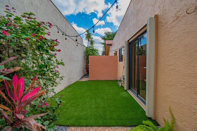 Building Photo - 6805 Allegre Ct
