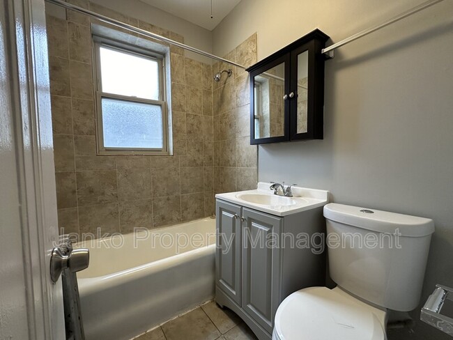 Building Photo - 5911 W Huron St