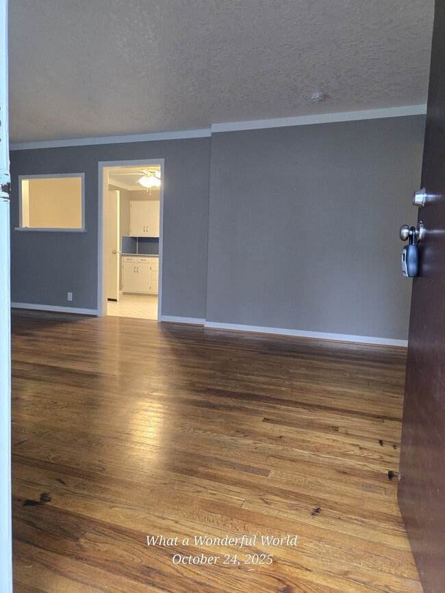 Building Photo - 583 Delmar Dr N