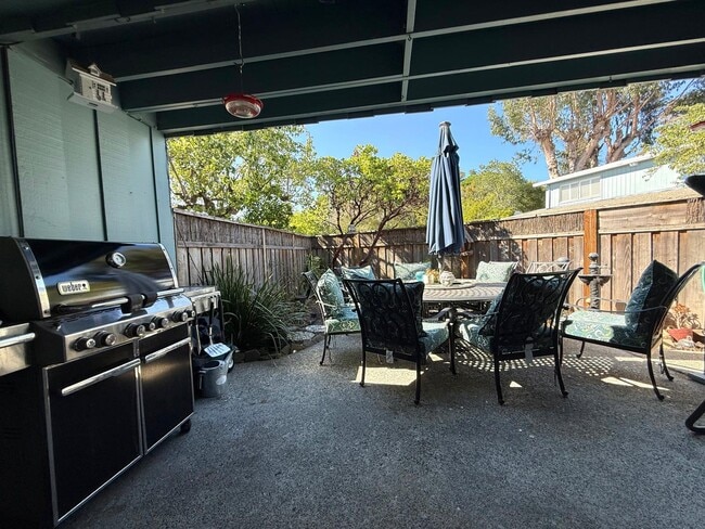 Building Photo - 39 Porto Bello Dr