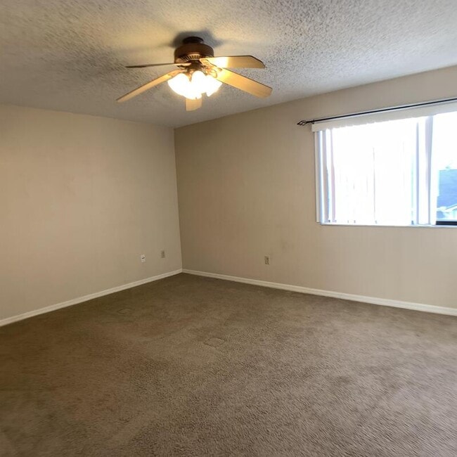Building Photo - 9530 Darien Ave