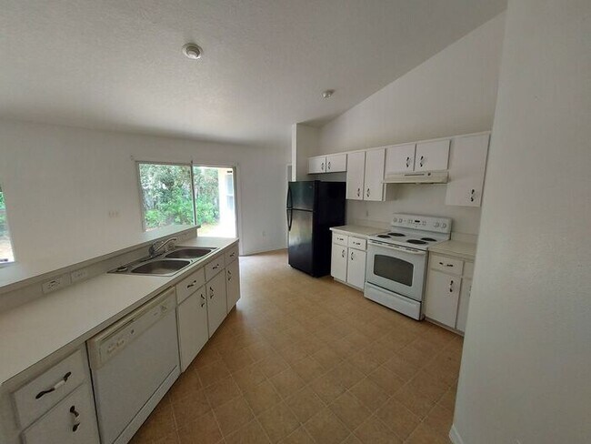 Building Photo - 8206 SW 135 ST RD
